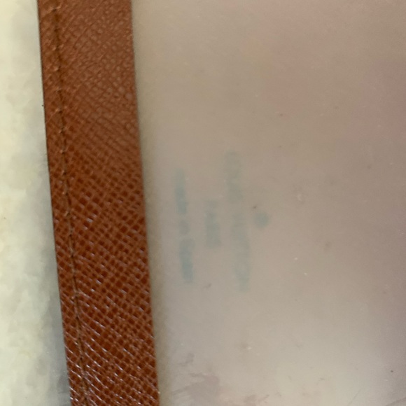 Louis Vuitton credit card and ID holder. New never been used. This is Genuine - Picture 4 of 4